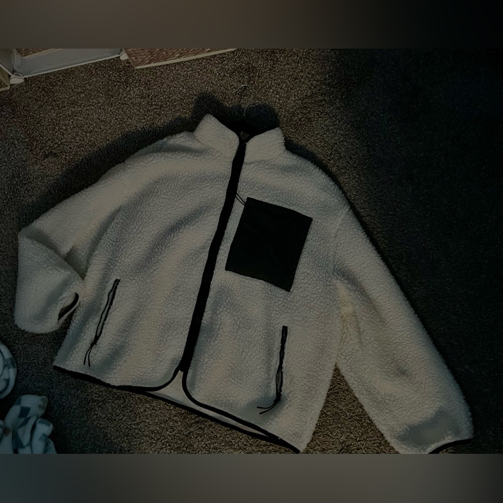 BLACK AND WHITE sweater/coat